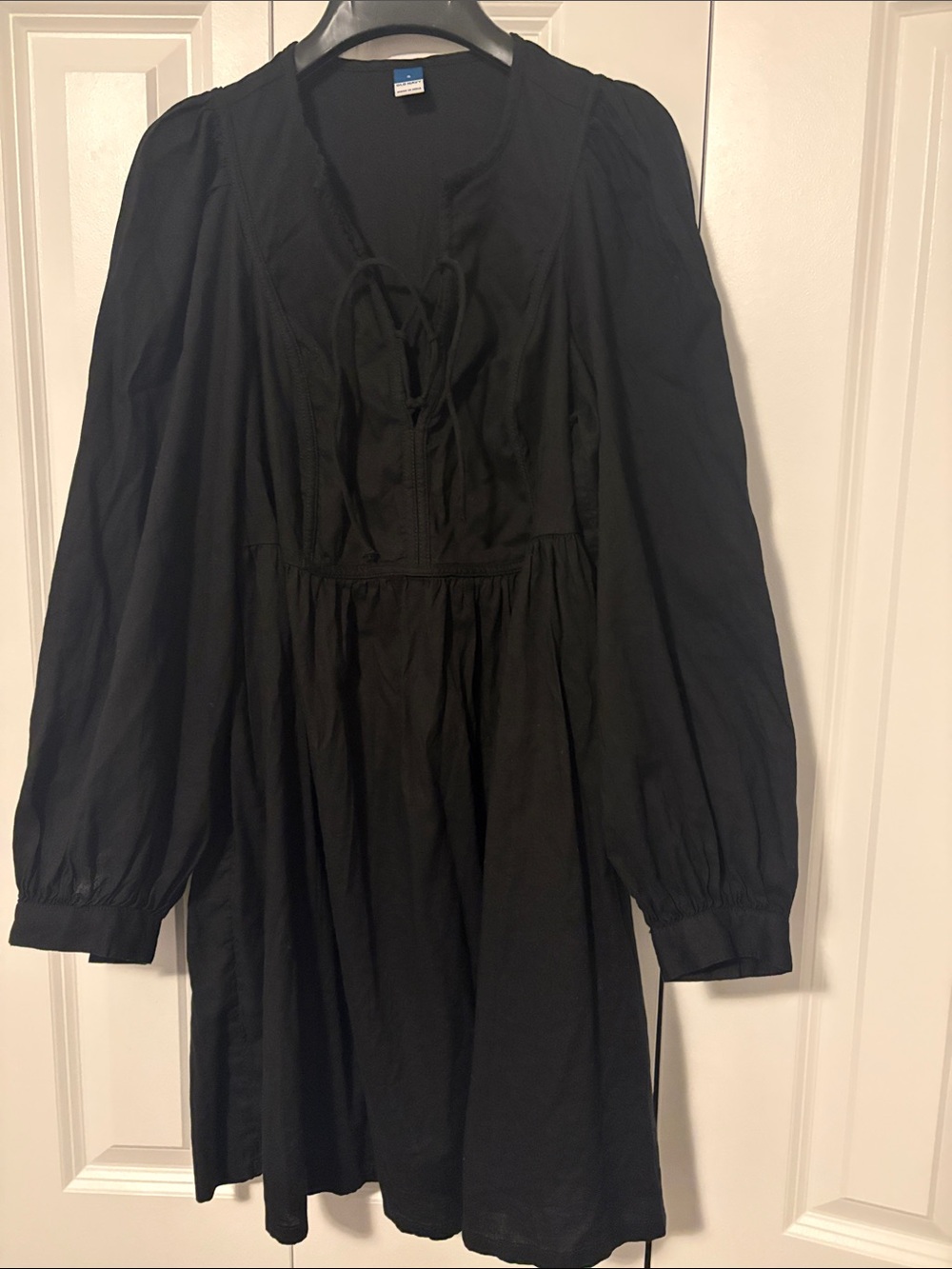 Old Navy Black Long-Sleeve Tie-Front Peasant Dress